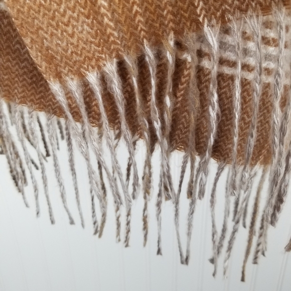 Mode By 2R Plaid Blanket Scarf Wrap Fringe Gold Tan Honey Gray Cream Soft Layer - Picture 6 of 8
